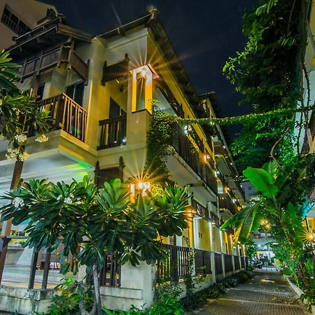 Sutus Court 2 Hotell Pattaya Exteriör bild