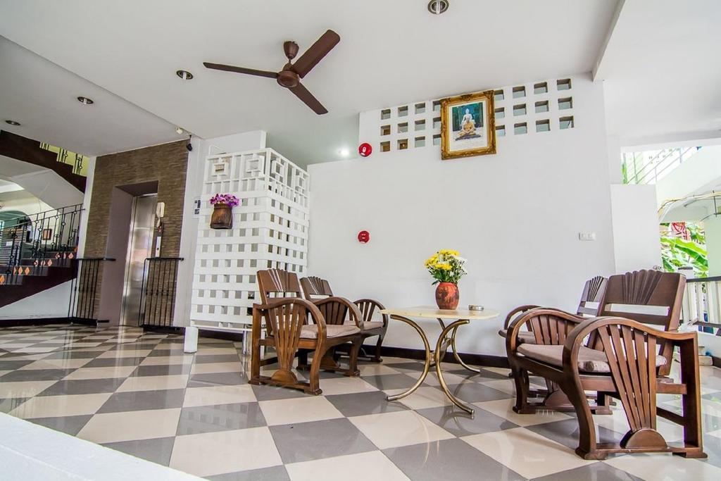 Sutus Court 2 Hotell Pattaya Exteriör bild