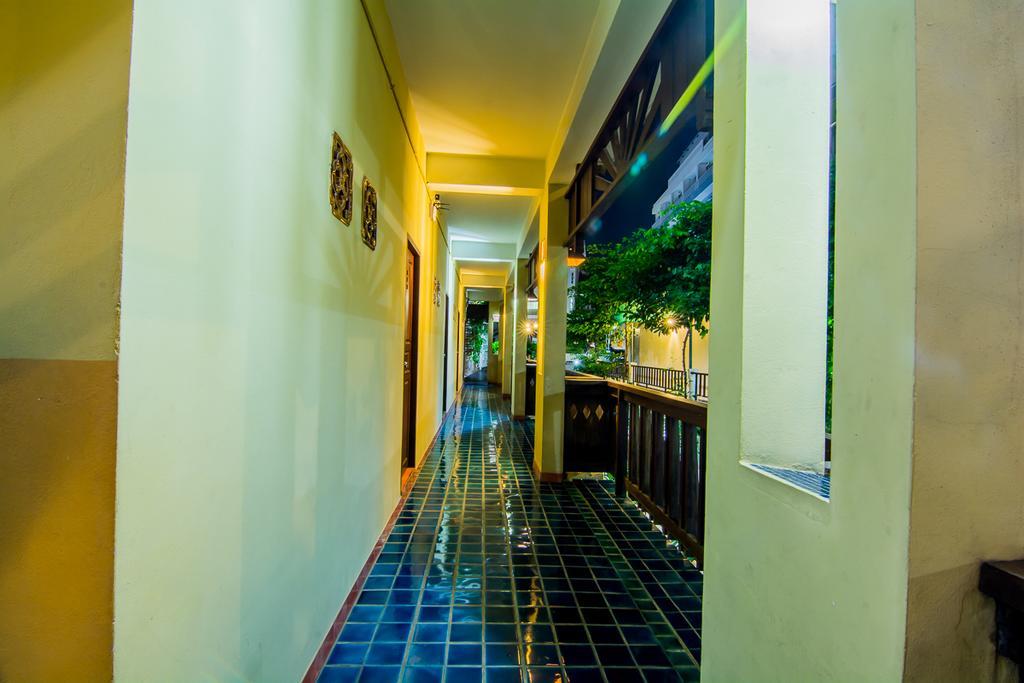 Sutus Court 2 Hotell Pattaya Exteriör bild