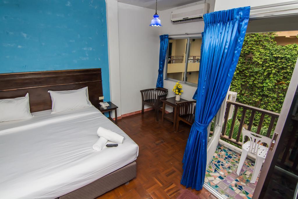 Sutus Court 2 Hotell Pattaya Exteriör bild