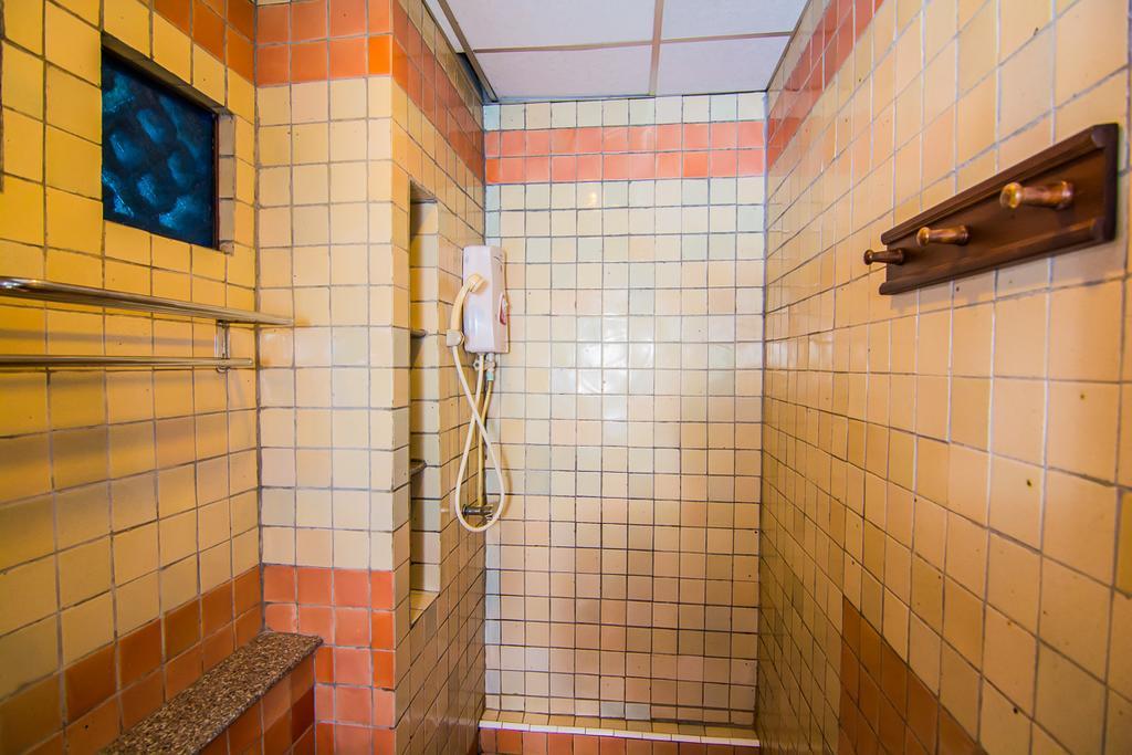Sutus Court 2 Hotell Pattaya Exteriör bild