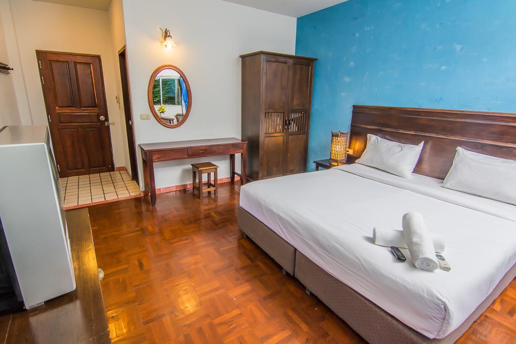 Sutus Court 2 Hotell Pattaya Exteriör bild