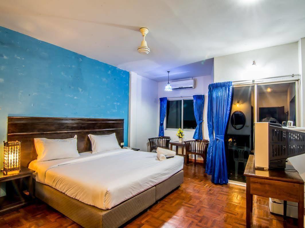Sutus Court 2 Hotell Pattaya Exteriör bild