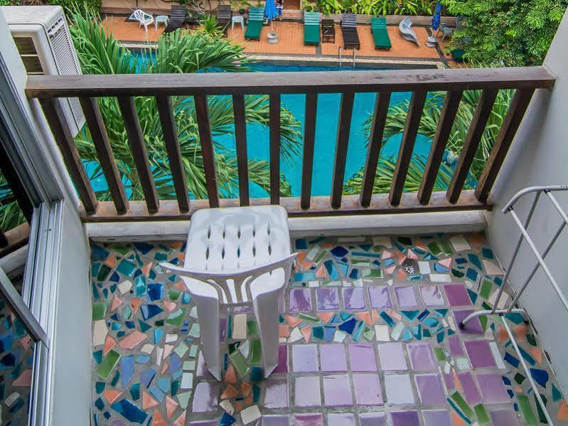 Sutus Court 2 Hotell Pattaya Exteriör bild