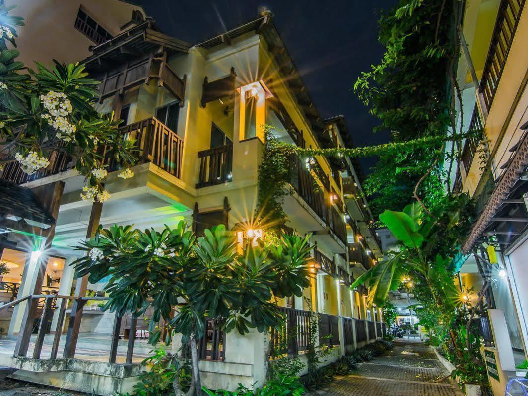 Sutus Court 2 Hotell Pattaya Exteriör bild