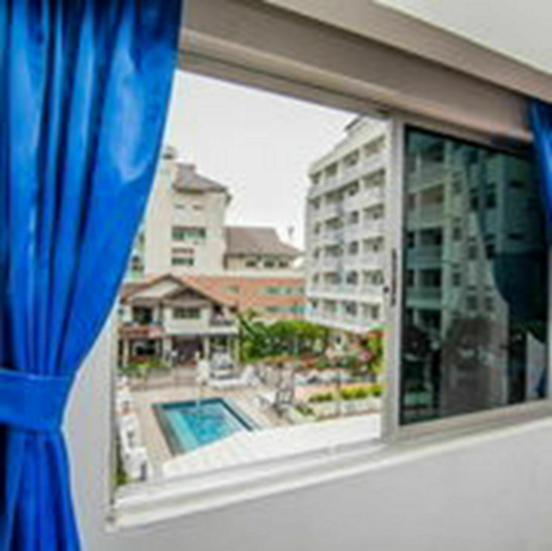 Sutus Court 2 Hotell Pattaya Exteriör bild