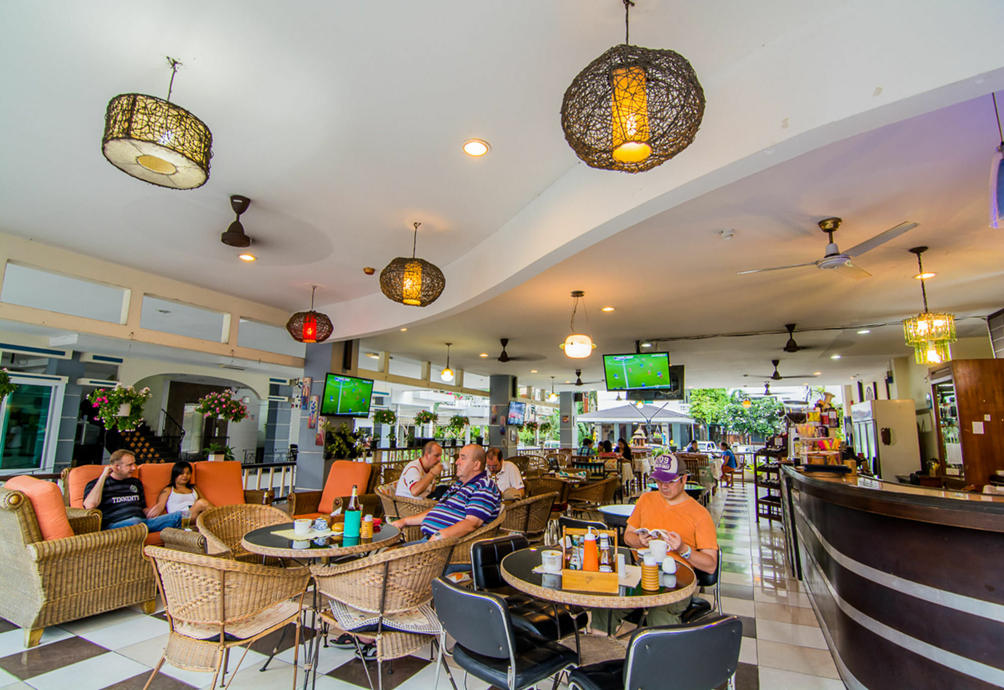 Sutus Court 2 Hotell Pattaya Exteriör bild