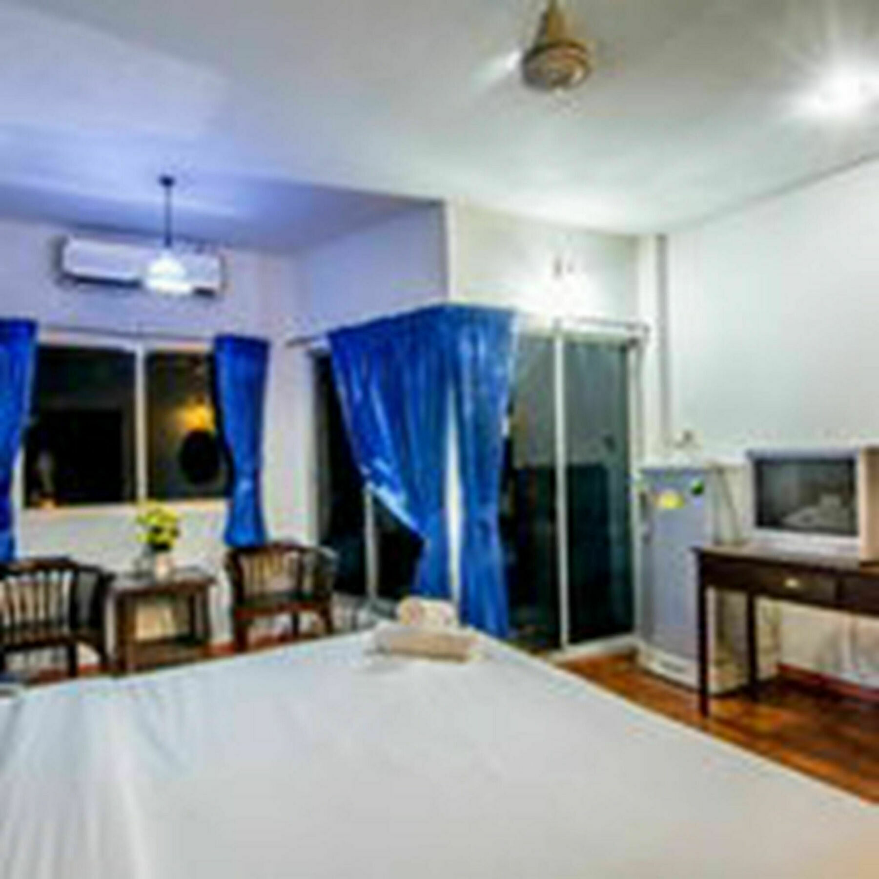 Sutus Court 2 Hotell Pattaya Exteriör bild