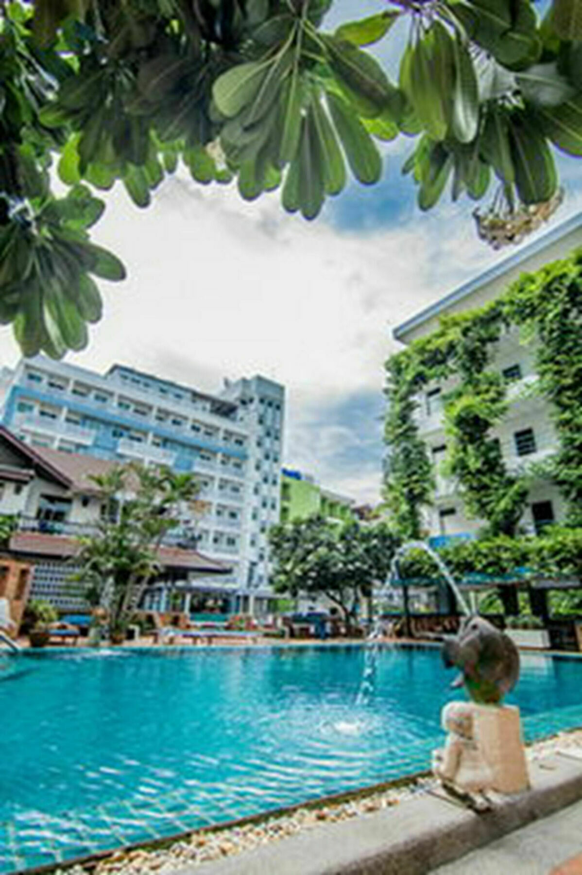 Sutus Court 2 Hotell Pattaya Exteriör bild