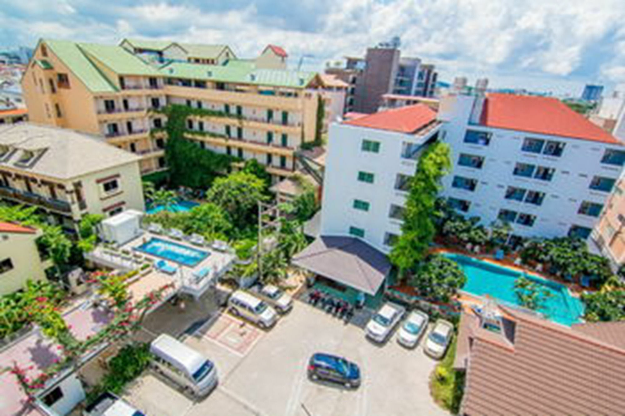 Sutus Court 2 Hotell Pattaya Exteriör bild