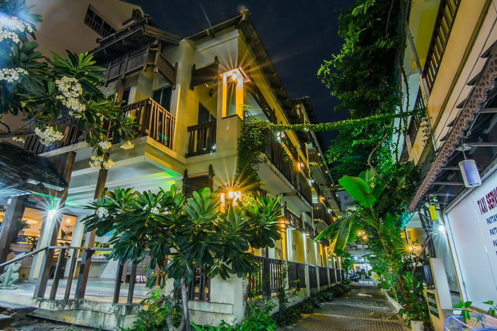 Sutus Court 2 Hotell Pattaya Exteriör bild
