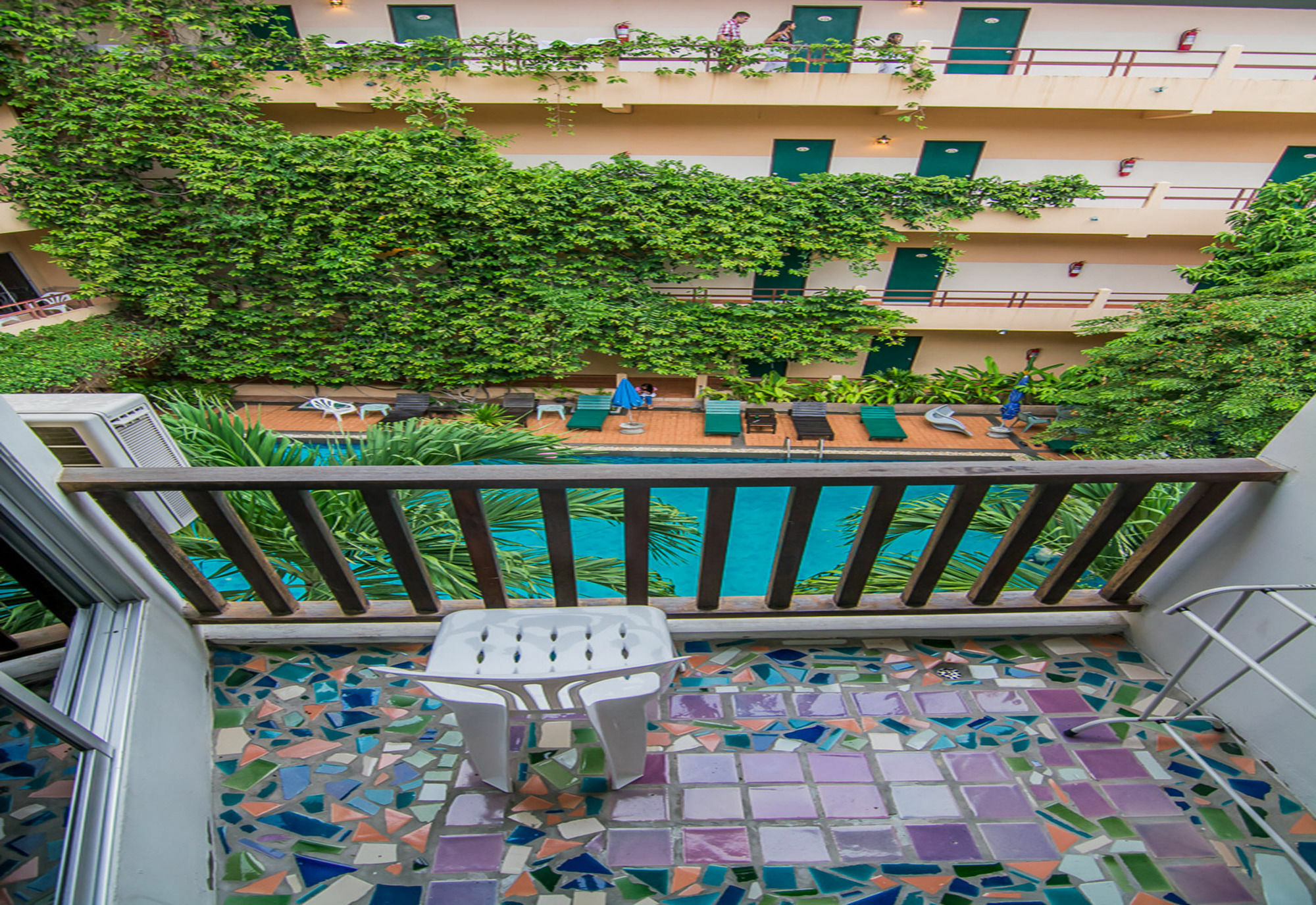 Sutus Court 2 Hotell Pattaya Exteriör bild